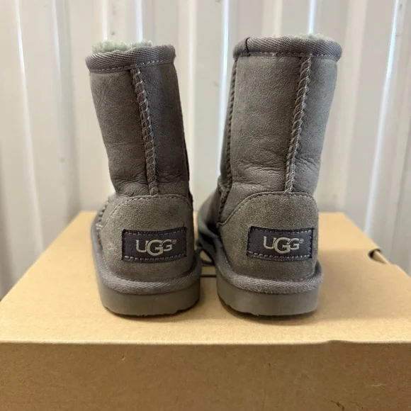 Kids Uggs T Classic II Grey Size 9 - Picture 8 of 8